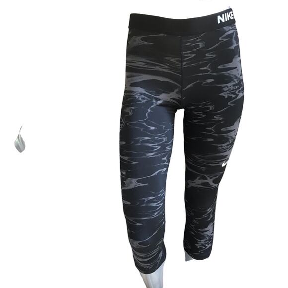 Nike Dri Fit Pro Black Gray Cropped Leggings Women’s Size Medium - Picture 1 of 9